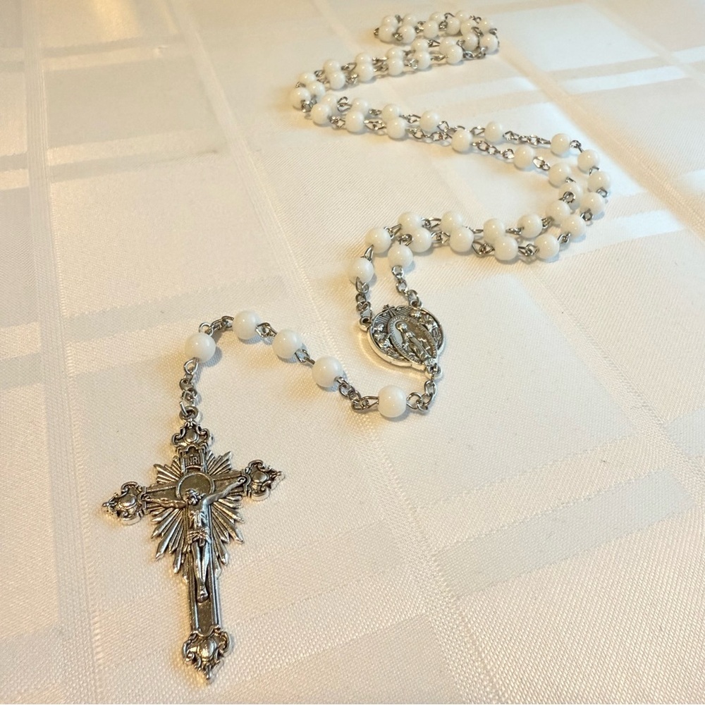White Adoration of the Blessed Virgin Mary Prayer Rosary